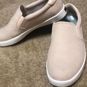 Comfy blush colored slip ins!